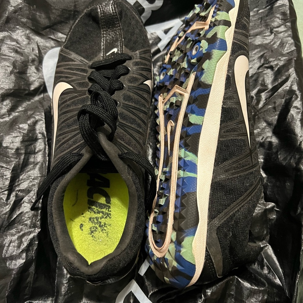 Track shoes